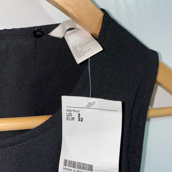 Scalloped Short Romper - Picture 5 of 5